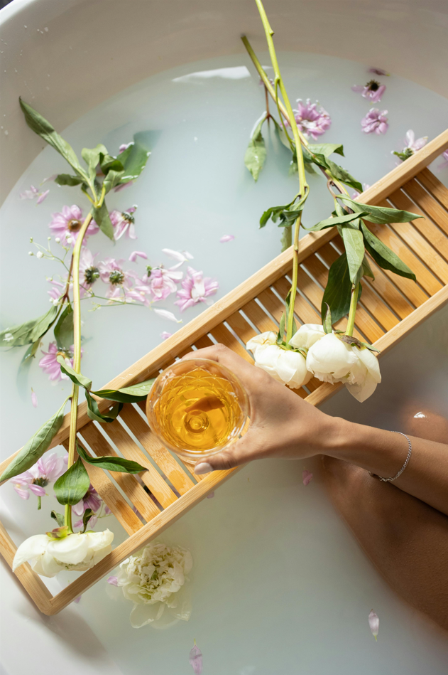 Create The Perfect Relaxing Bath With The Right Natural Skincare Products